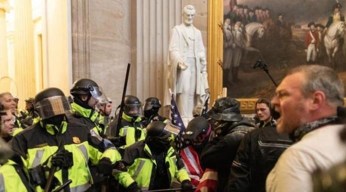 △2021年1月6日，美国国会大厦发生骚乱。民众冲击国会大厦，并与国会警方发生冲突。