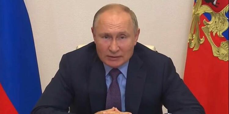 俄罗斯总统普京在直播节目中解释自我隔离原因