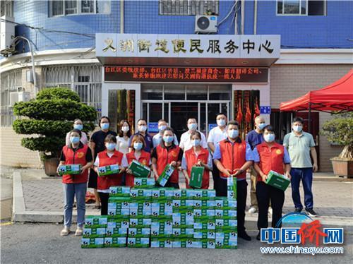 中国侨网侨商侨领看望慰问台江区一线防疫人员。　朱小依　摄