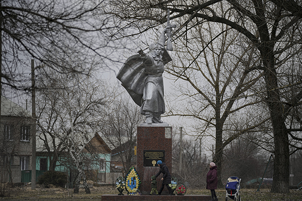 当地时间2022年2月11日，乌克兰卢甘斯克地区，当地民众的生活情景。