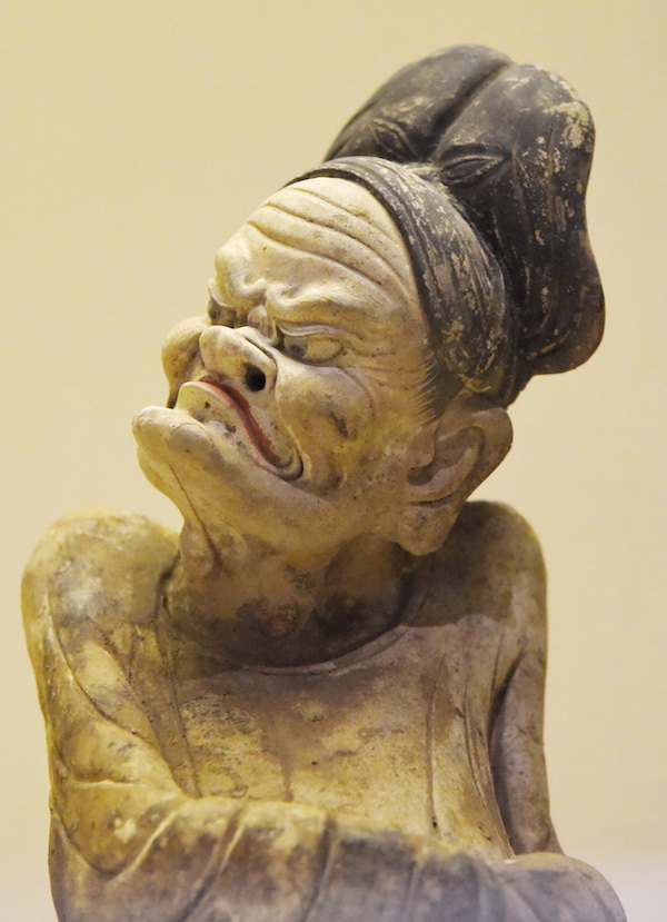 唐开元十八年(公元730年)穆泰墓出土彩绘陶塑人物，一说为参军戏俑