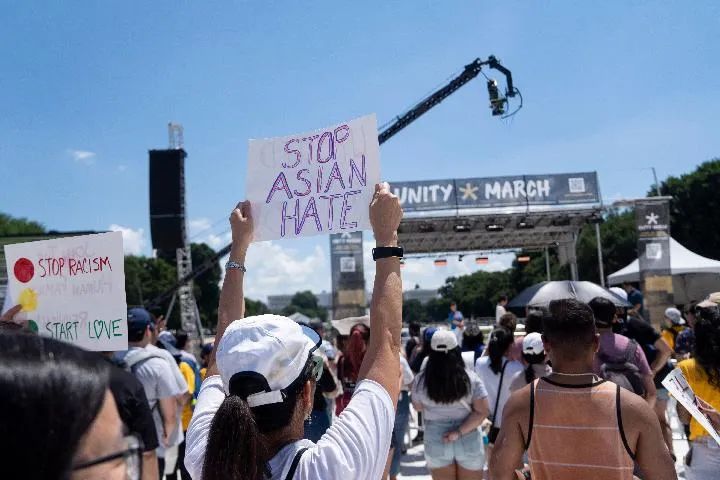 6月25日，在美国首都华盛顿，示威者参加反亚裔仇恨集会。新华社记者 刘杰 摄