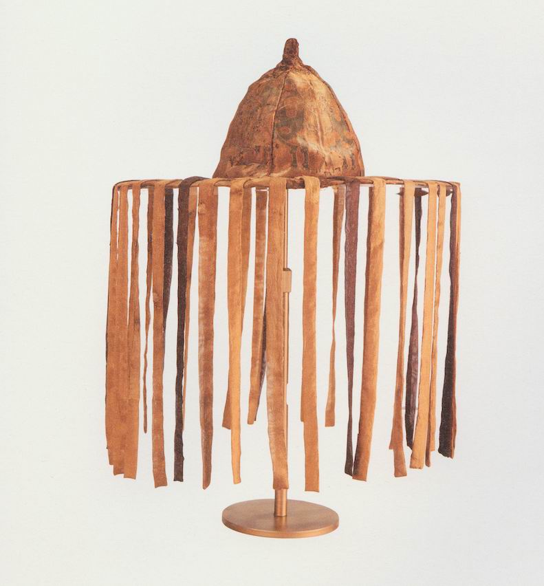 图8 中国丝绸博物馆收藏唐代35根垂带锦帽