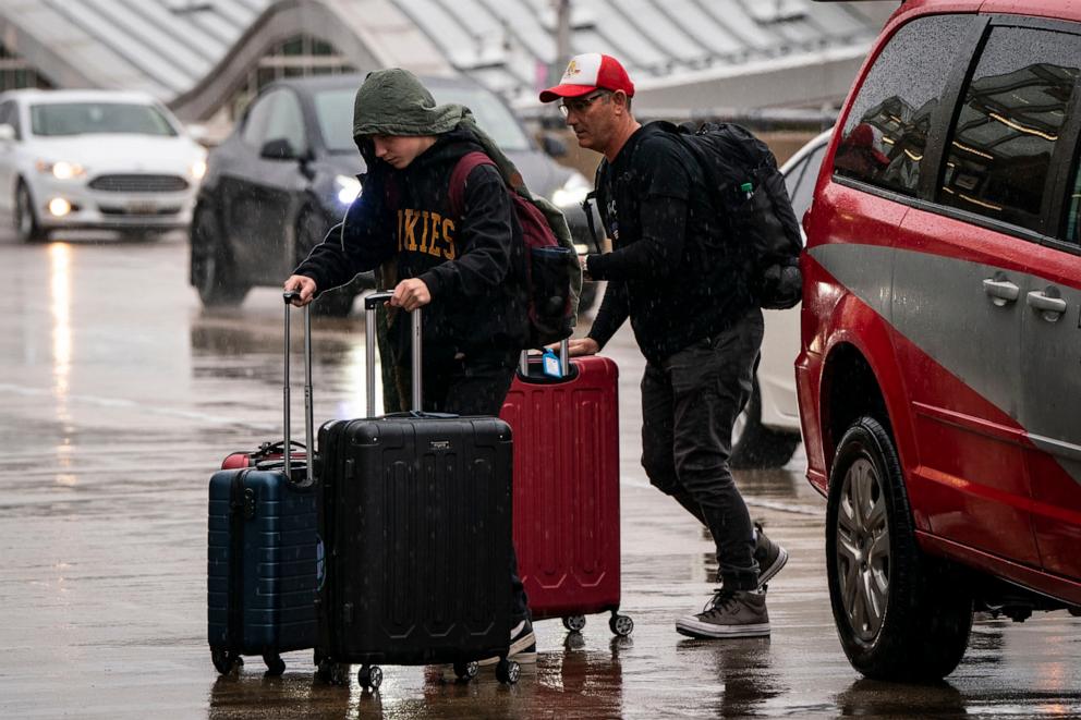 PHOTO: Travelers arrive at Ronald Reagan National Airport (DCA) in Arlington, Va., on Nov. 21, 2023. 